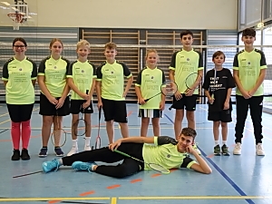 Unser Team v.l.n.r.: Michaela Nieratschker (Trainerin),Luisa Schanz, Fynn Schulte, Alexander Lipatow, Emma Kupfer. David Radu, Moritz Joos und Matti Hintze (Betreuer, vorne: Tim Karrer 